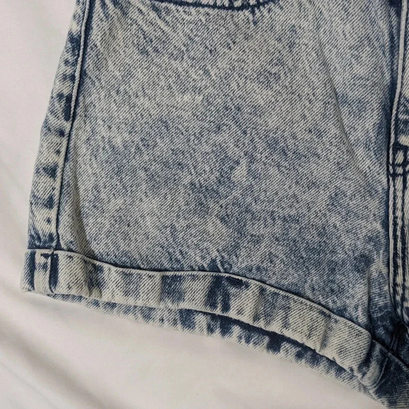 Pacsun Drawn Blue Denim Mom Shorts, Color Light Acid Wash Size 25 - Picture 6 of 16